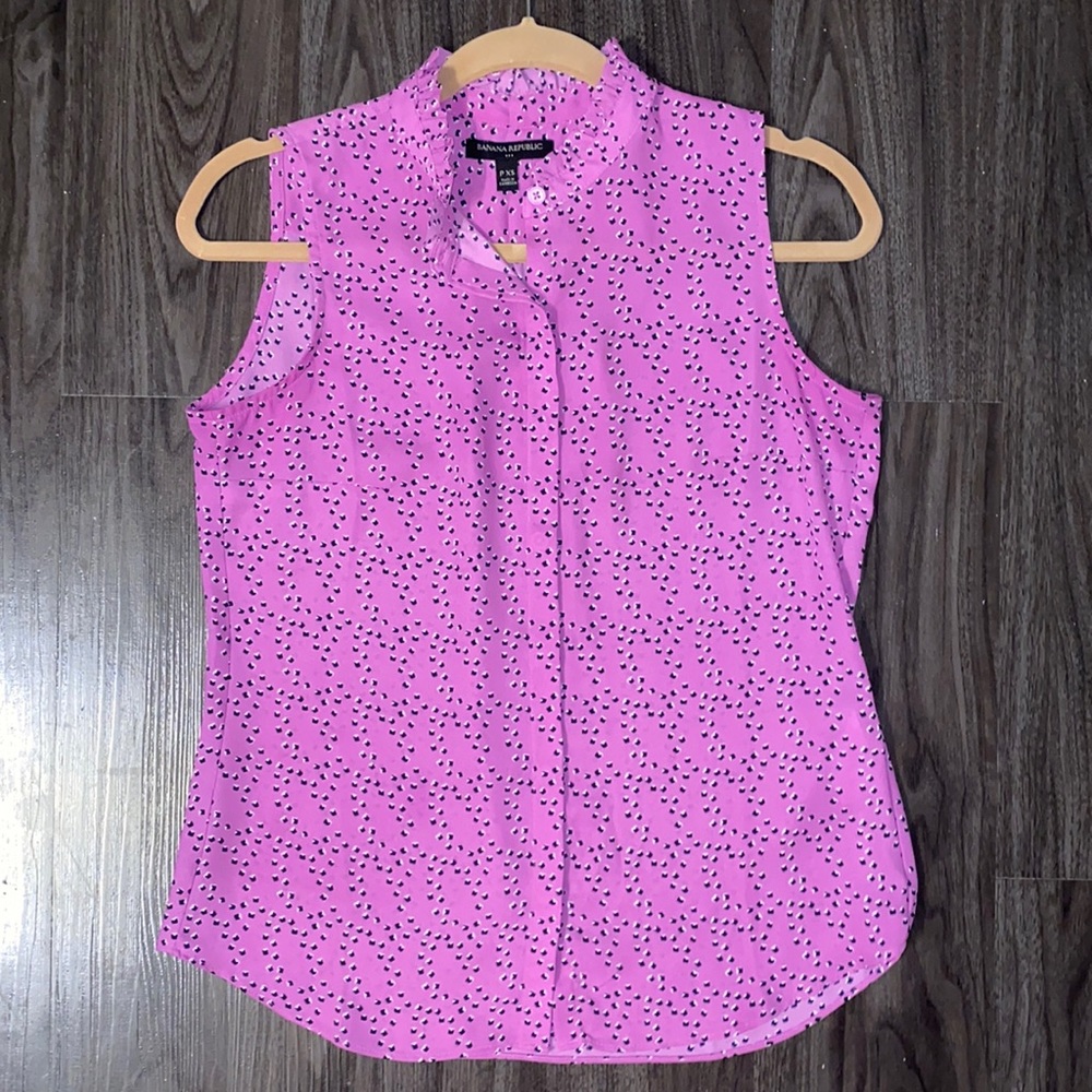 Banana republic pink and navy sleeveless blouse XS